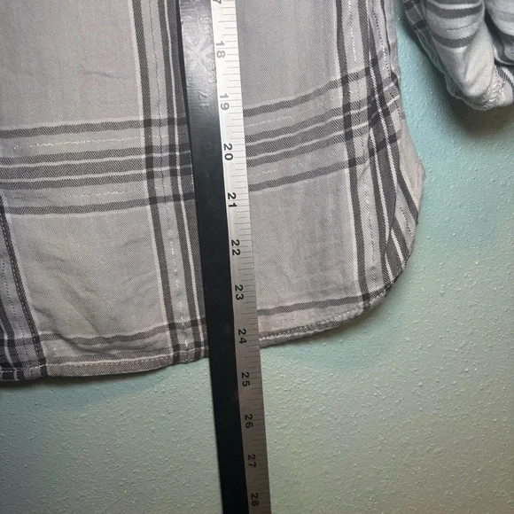 Casual Collection by F&F Plaid Silver and Black Button Down| Size US 6 - Picture 7 of 8